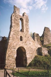 Potštejn-5. hradní brána (12 Kb)