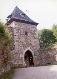 Potštejn-4. hradní brána - vstup do areálu hradu (12/109 Kb)