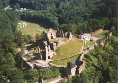 Pot�tejn-leteck� pohled na hrad (60 kb)