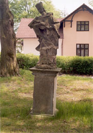 Pottejn-socha sv. Jana Nepomuckho u kostela sv. Vavince (18 Kb)