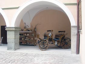 Pot�tejn - n�dvo�� z�mku; (63 Kb)